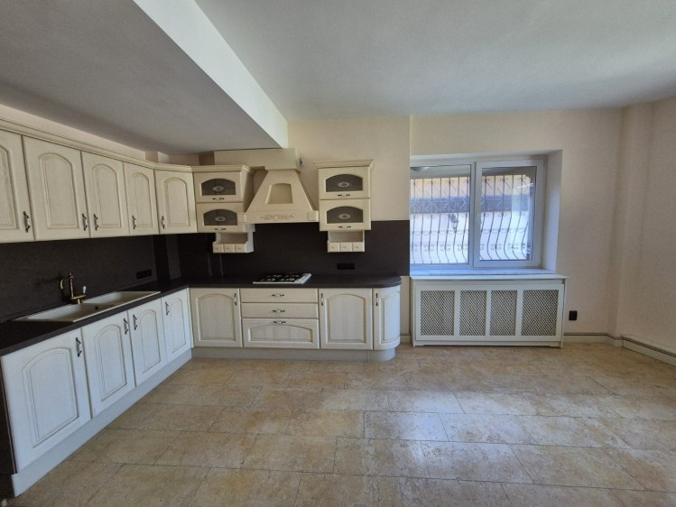 Vila cu piscina interioara, incalzita de vanzare zona Baneasa, Bucuresti