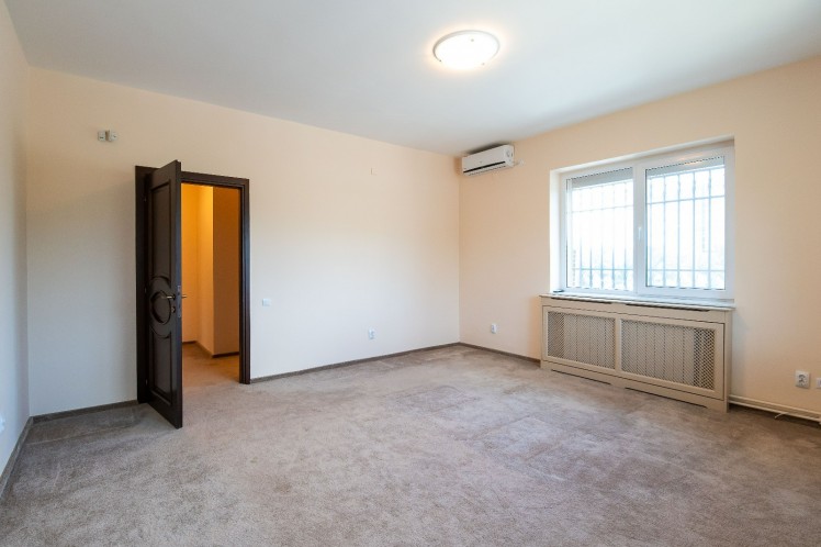 Vila cu piscina interioara, incalzita de vanzare zona Baneasa, Bucuresti