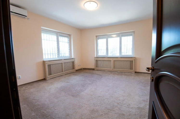 Vila cu piscina interioara, incalzita de vanzare zona Baneasa, Bucuresti