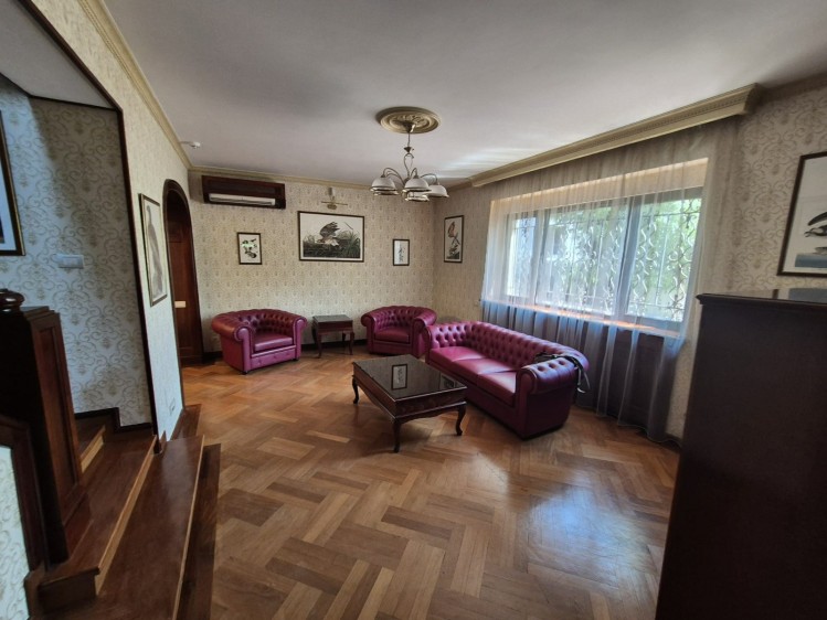 5 room villa for rent beautiful courtyard, good location, Domenii area, Bucharest