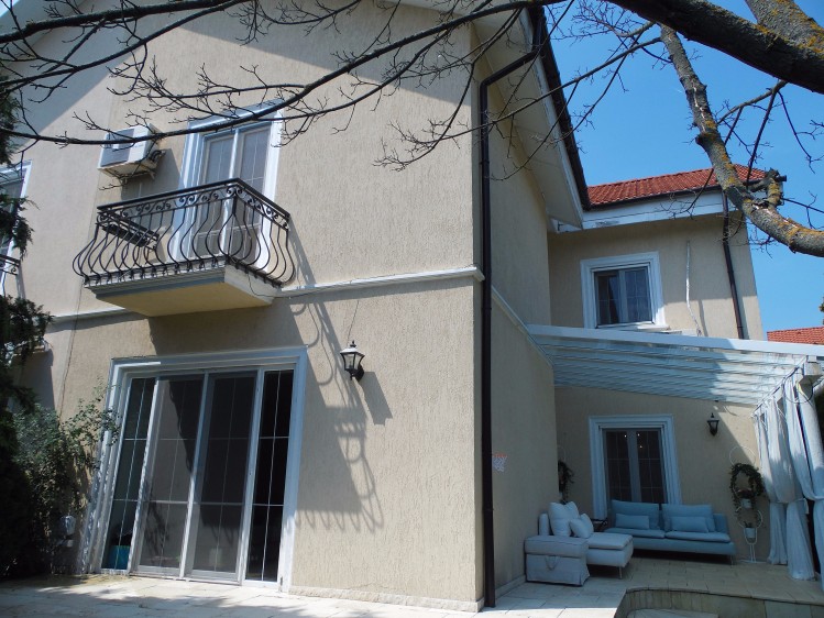 Villa for rent 5 rooms Iancu Nicolae area, Bucharest 250 sqm