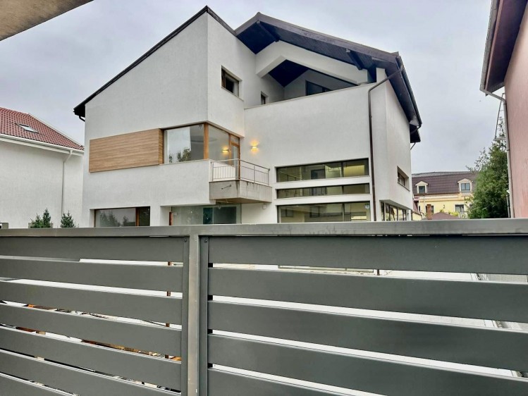 Vila de inchiriat 7 camere zona Pipera - Iancu Nicolae, Bucuresti