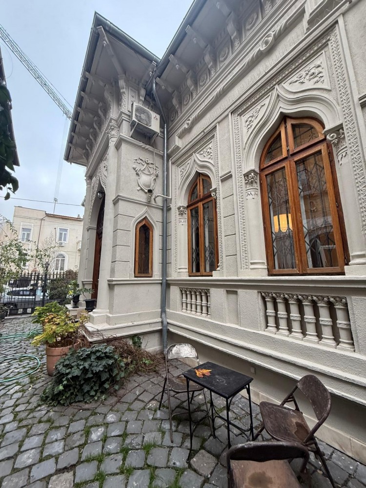 Vila de inchiriat 7 camere pretabila birouri si activitati comerciale zona Piata Victoriei, Bucuresti