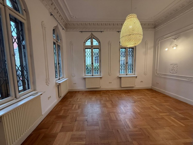 Vila de inchiriat 7 camere pretabila birouri si activitati comerciale zona Piata Victoriei, Bucuresti