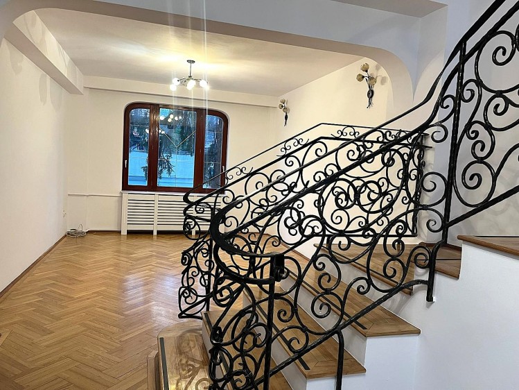 Vila de inchiriat pretabila birouri 8 camere zona Floreasca, Bucuresti