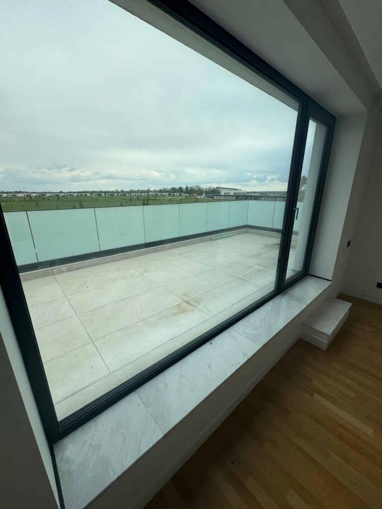 Vila de lux cu piscina privata, vedere la terenul de golf si facilitati exclusive de tip resort