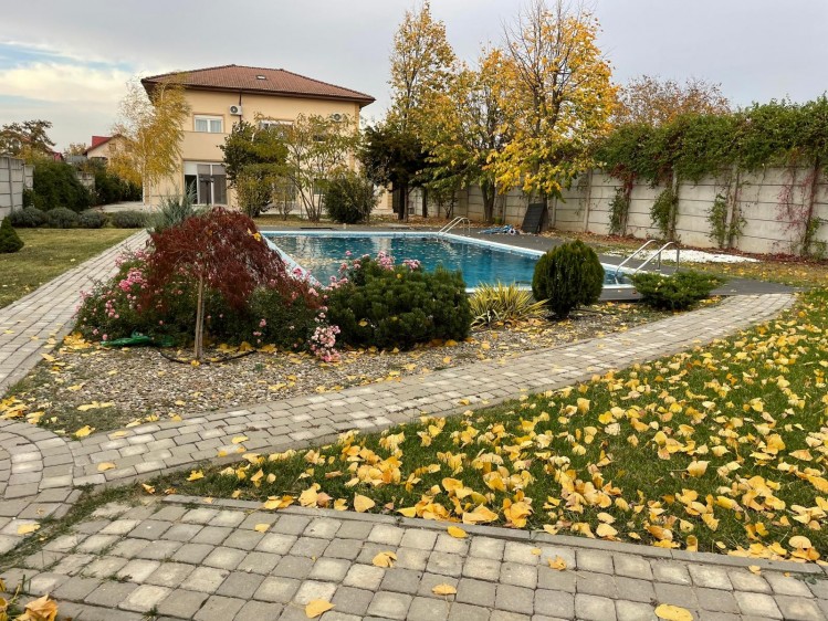 Vila de lux cu piscina semi-olimpica si teren generos de 3.500 mp, Corbeanca - langa Paradisul Verde, judetul Ilfov