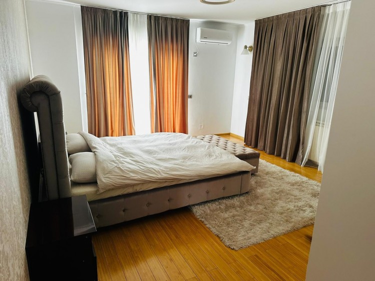 Vila de lux cu piscina semi-olimpica si teren generos de 3.500 mp, Corbeanca - langa Paradisul Verde, judetul Ilfov