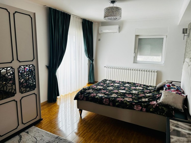 Vila de lux cu piscina semi-olimpica si teren generos de 3.500 mp, Corbeanca - langa Paradisul Verde, judetul Ilfov
