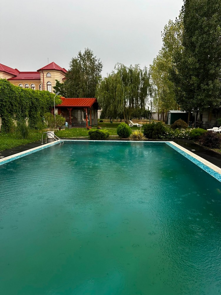 Vila de lux cu piscina semi-olimpica si teren generos de 3.500 mp, Corbeanca - langa Paradisul Verde, judetul Ilfov