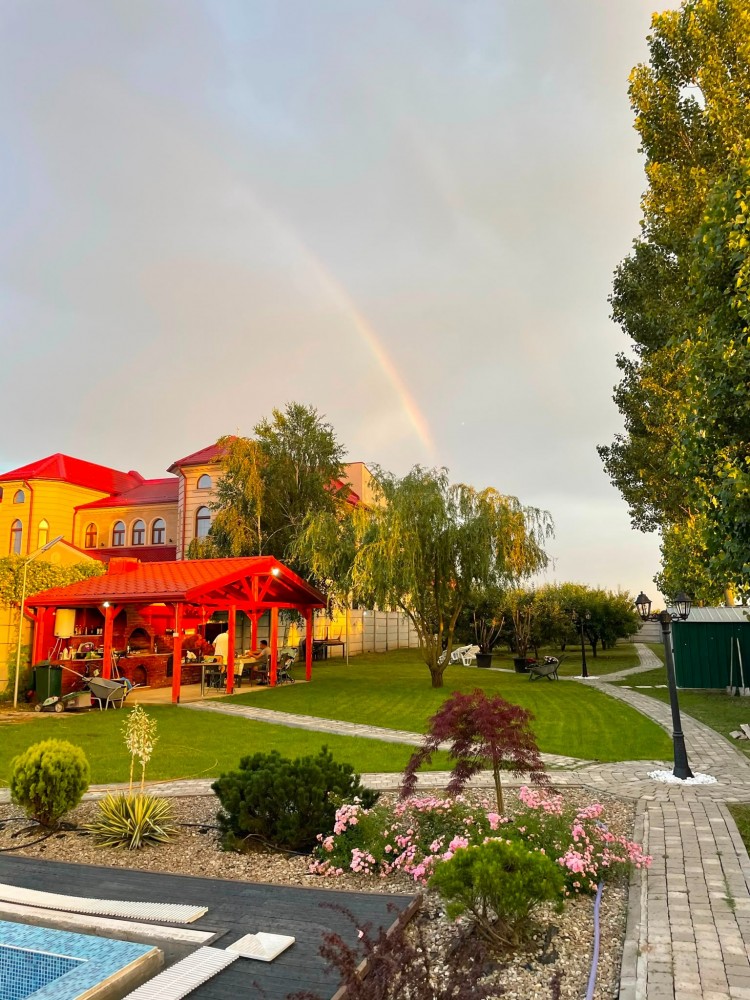 Vila de lux cu piscina semi-olimpica si teren generos de 3.500 mp, Corbeanca - langa Paradisul Verde, judetul Ilfov