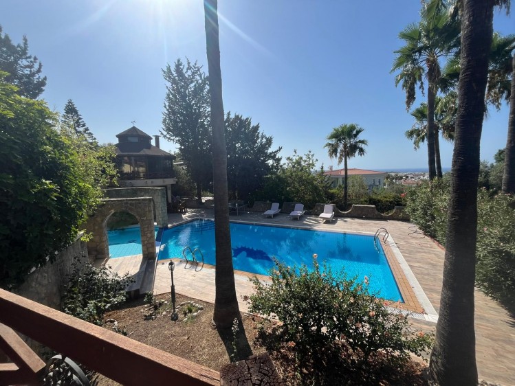 Vila de lux cu vedere la mare si apartamente pentru inchiriere - Oportunitate de Investitie in Cipru