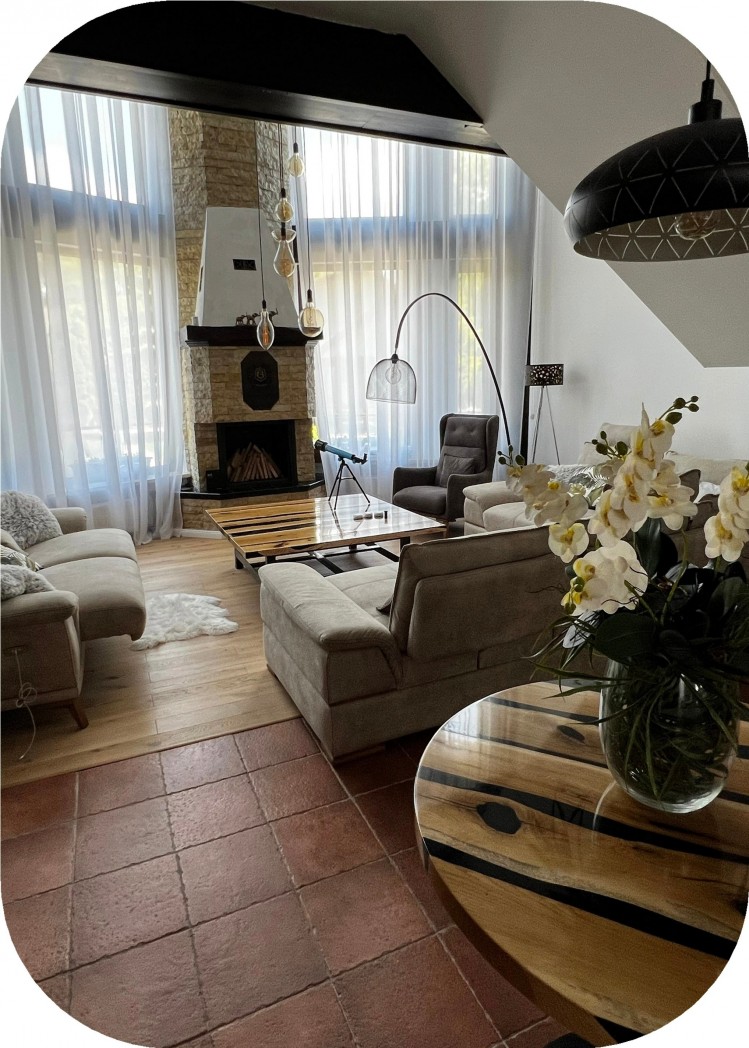 Vila de lux &icirc;n Bran, Transilvania &ndash; Intimitate absolută, vederi spectaculoase și facilități de top