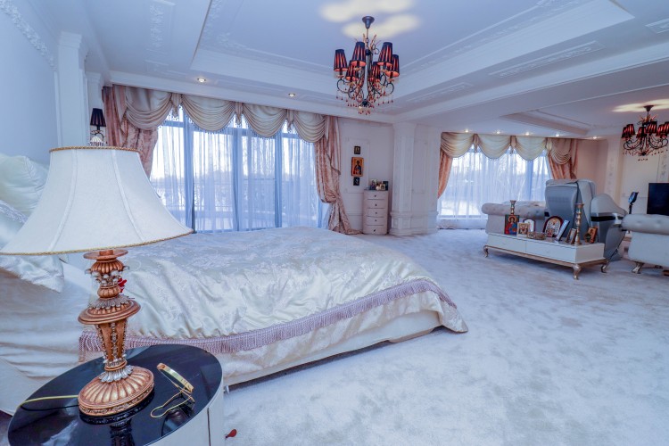 Villa for sale 11 rooms Tei area 1450 sqm