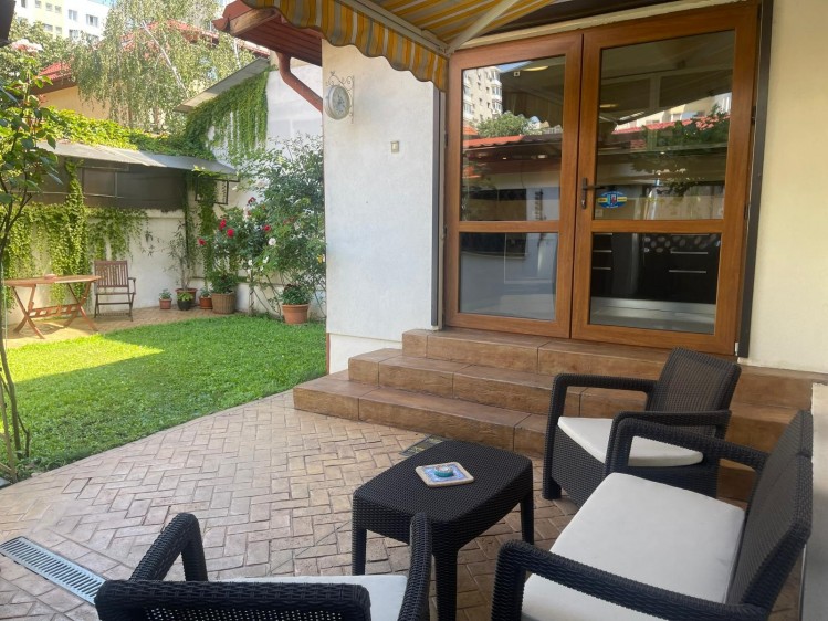 Vila de vanzare 4 camere zona Parcul Circului, Bucuresti 182 mp