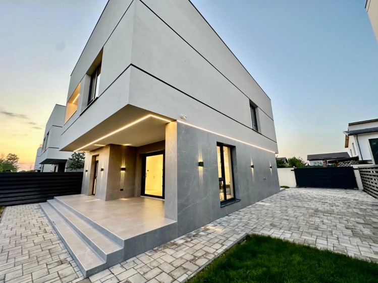 Villa for sale 5 rooms Pipera Tunari area, Bucharest