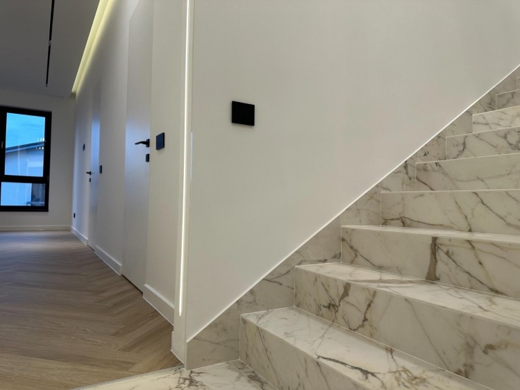 Villa for sale 5 rooms Pipera Tunari area, Bucharest