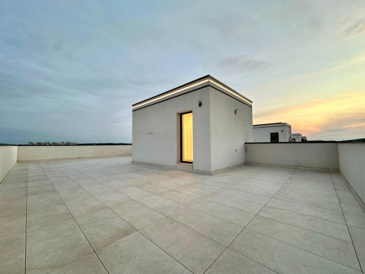 Villa for sale 5 rooms Pipera Tunari area, Bucharest