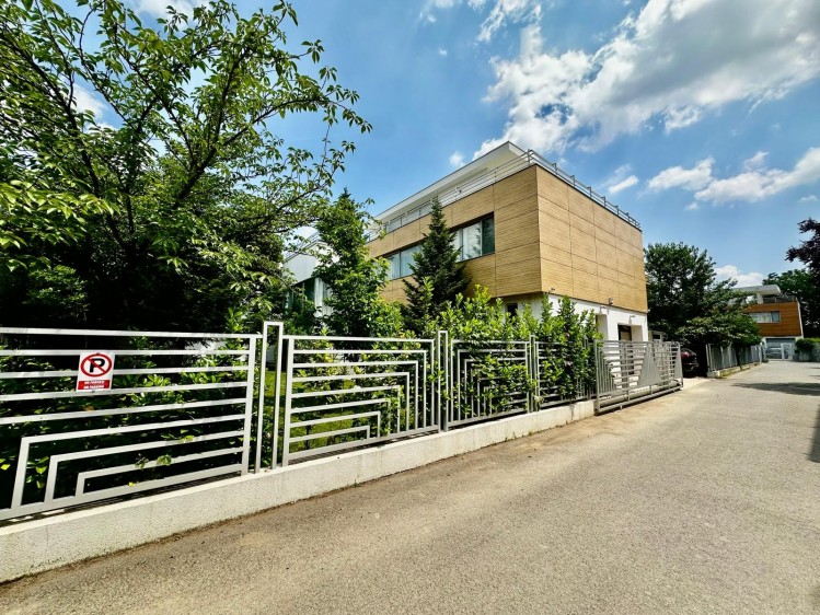 Vila de vanzare 6 camere Iancu Nicolae - Mark Twain, Bucuresti 450 mp
