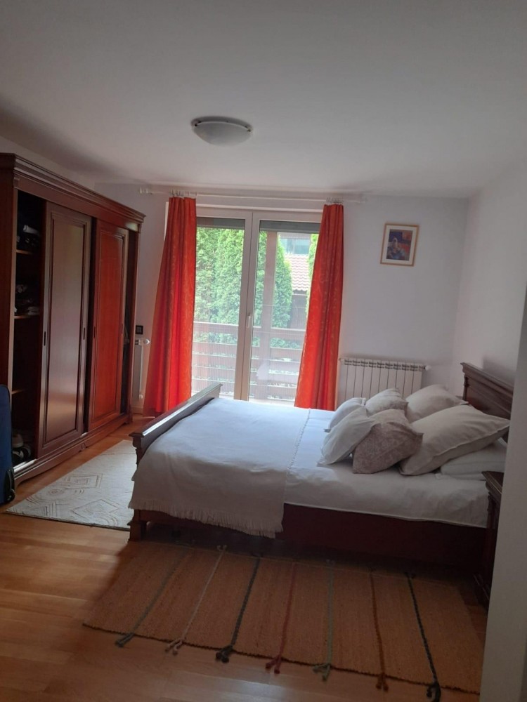 Villa for sale 6 rooms, exceptional location Sinaia, Prahova county 713 sqm