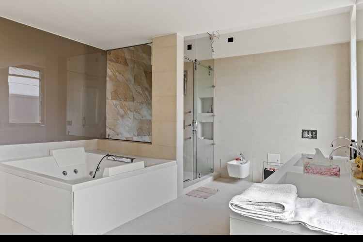 Vila de vanzare 8 camere zona Baneasa-Pipera, Bucuresti 750 mp