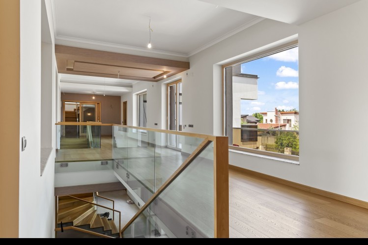 Vila de vanzare 8 camere zona Baneasa-Pipera, Bucuresti 750 mp