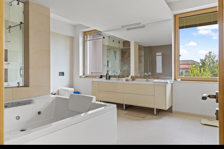 Vila de vanzare 8 camere zona Baneasa-Pipera, Bucuresti 750 mp