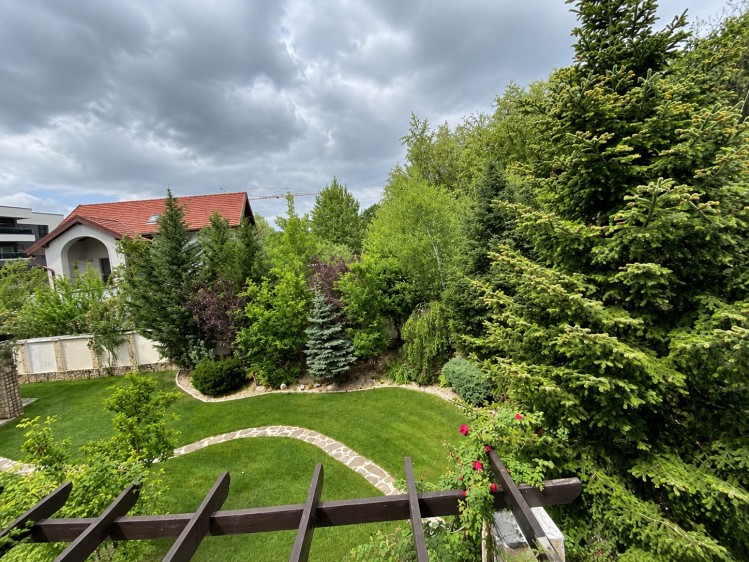 Vila de vanzare 9 camere zona Baneasa-Pipera 800 mp