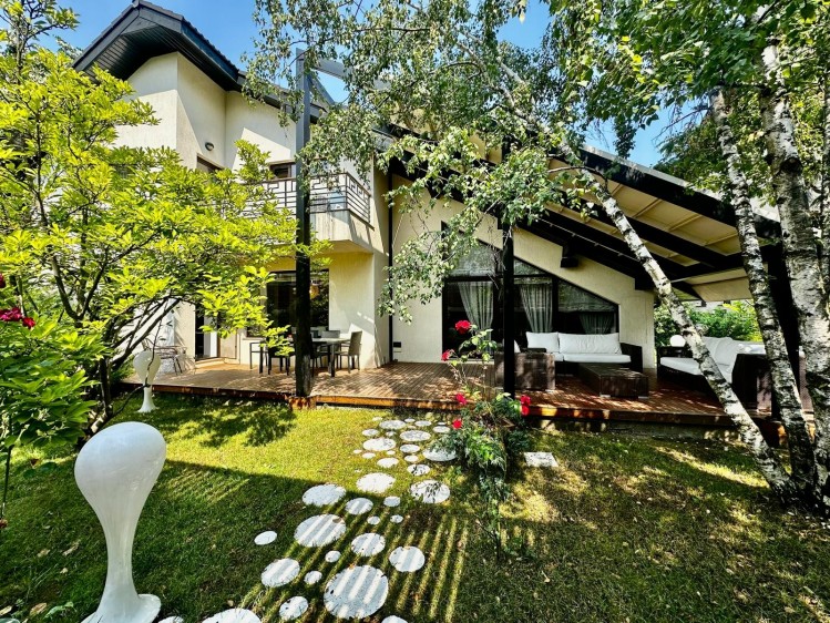 Vila eleganta 360 mp, P+1, teren generos, jacuzzi și garaj – complex exclusivist, zona Iancu Nicolae