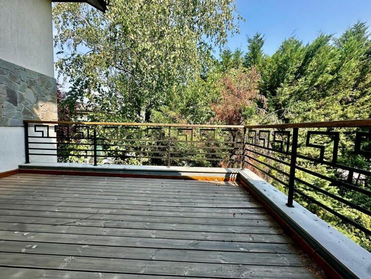 Vila eleganta 360 mp, P+1, teren generos, jacuzzi și garaj – complex exclusivist, zona Iancu Nicolae