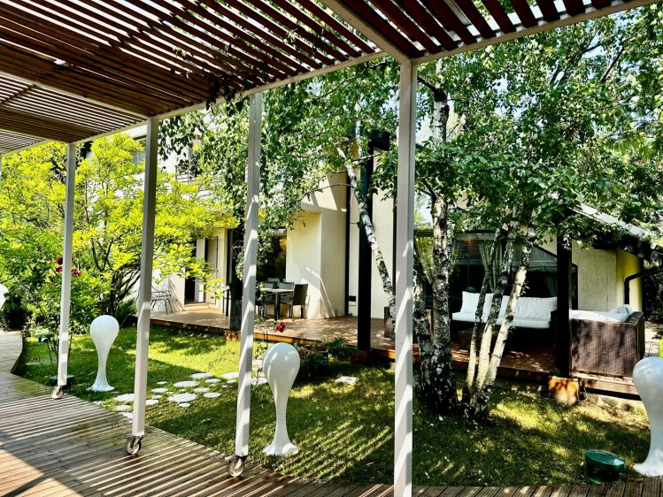 Vila eleganta 360 mp, P+1, teren generos, jacuzzi și garaj – complex exclusivist, zona Iancu Nicolae