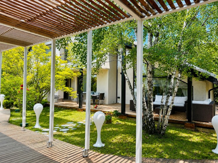 Elegant villa 360 sqm, GF+1, generous land, jacuzzi and garage &ndash; exclusive complex, Iancu Nicolae area
