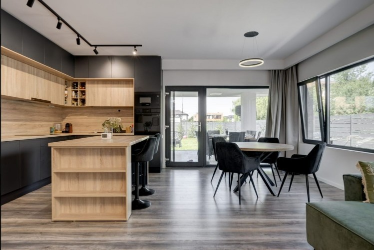 Vila eleganta de vanzare 5 camere zona Corbeanca - DN1, judetul Ilfov 235 mp