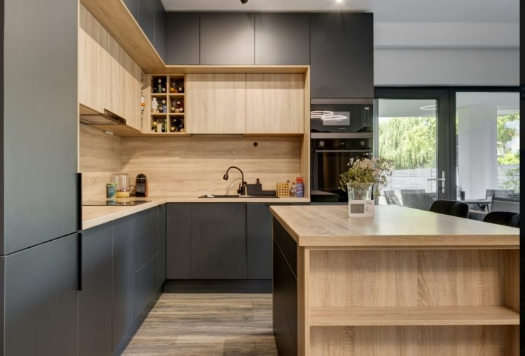 Vila eleganta de vanzare 5 camere zona Corbeanca - DN1, judetul Ilfov 235 mp