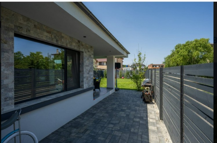 Vila eleganta de vanzare 5 camere zona Corbeanca - DN1, judetul Ilfov 235 mp
