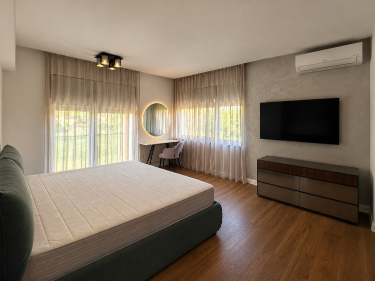 Vila eleganta tip duplex de vanzare, 4 camere cu piscina si finisaje premium in Corbeanca, judetul Ilfov