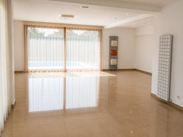 Vila frumoasa cu piscina de inchiriat 5 camere zona Iancu Nicolae, Bucuresti