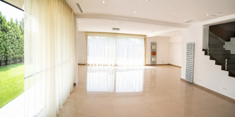 Vila frumoasa cu piscina de inchiriat 5 camere zona Iancu Nicolae, Bucuresti