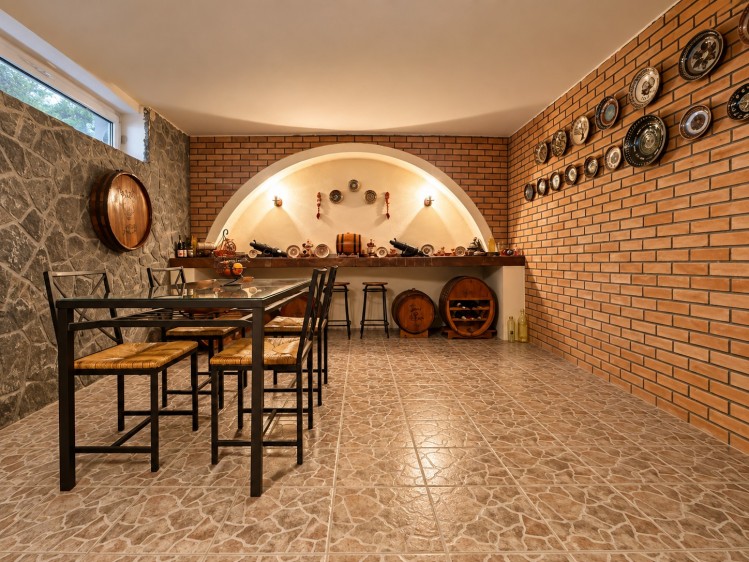 Vila individuala 7 camere zona Iancu Nicolae - Pipera, curte generoasa