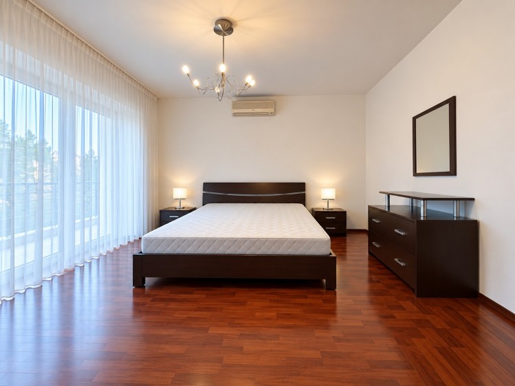 Vila individuala 7 camere zona Iancu Nicolae - Pipera, curte generoasa