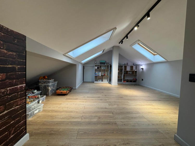 Charming individual villa with 6 rooms, spacious land, and 11kW solar panels – Otopeni, Ilfov County