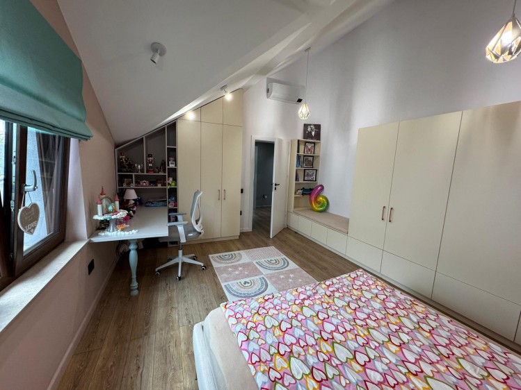 Charming individual villa with 6 rooms, spacious land, and 11kW solar panels – Otopeni, Ilfov County