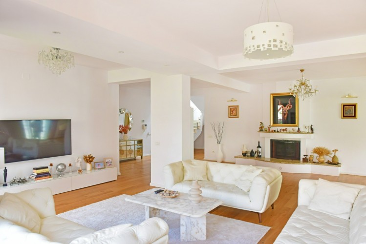 Vila individuala de inchiriat 5 camere renovata complet, zona Iancu Nicolae - Jolie Ville, Bucuresti