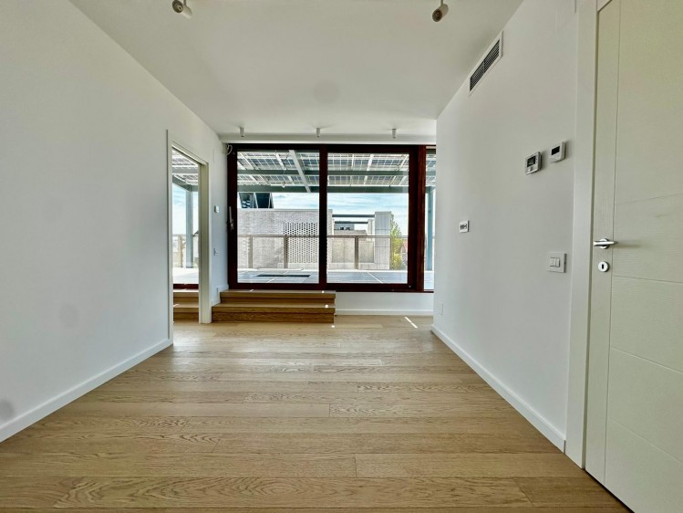 Individual villa for sale 6 rooms Iancu Nicolae area, Bucharest 450 sqm