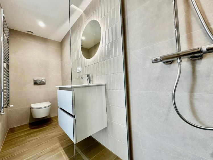 Individual villa for sale 6 rooms Iancu Nicolae area, Bucharest 450 sqm