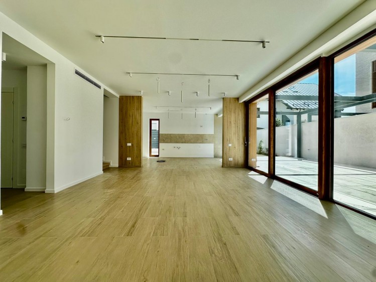 Individual villa for sale 6 rooms Iancu Nicolae area, Bucharest 450 sqm
