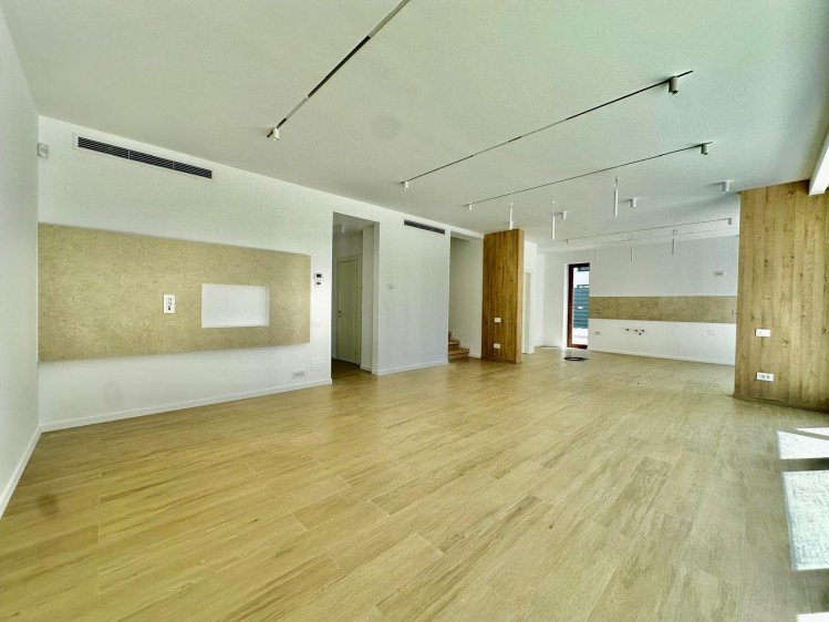 Individual villa for sale 6 rooms Iancu Nicolae area, Bucharest 450 sqm