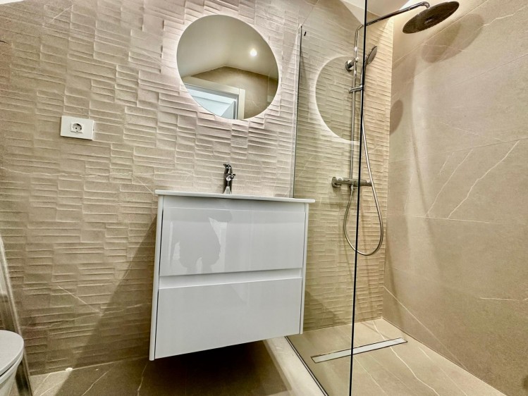Individual villa for sale 6 rooms Iancu Nicolae area, Bucharest 450 sqm