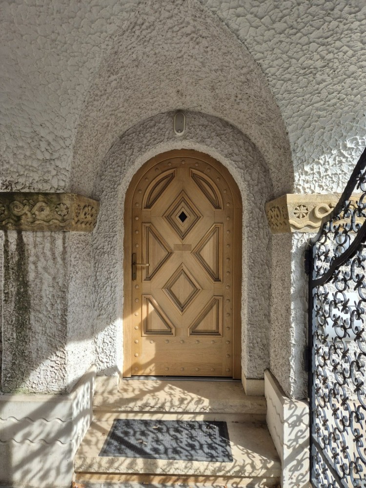 Vila monument istoric cu arhitectura deosebita, in zona Dorobanti &ndash; Capitale, aproape de Piata Victoriei, Bucuresti