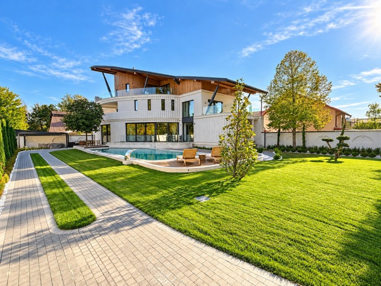 Premium turnkey villa, 9 rooms, near Baneasa Forest &ndash; Bucharest